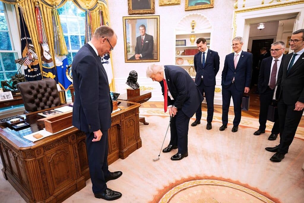 Merz schenkte Trump auch noch einen Golfschläger