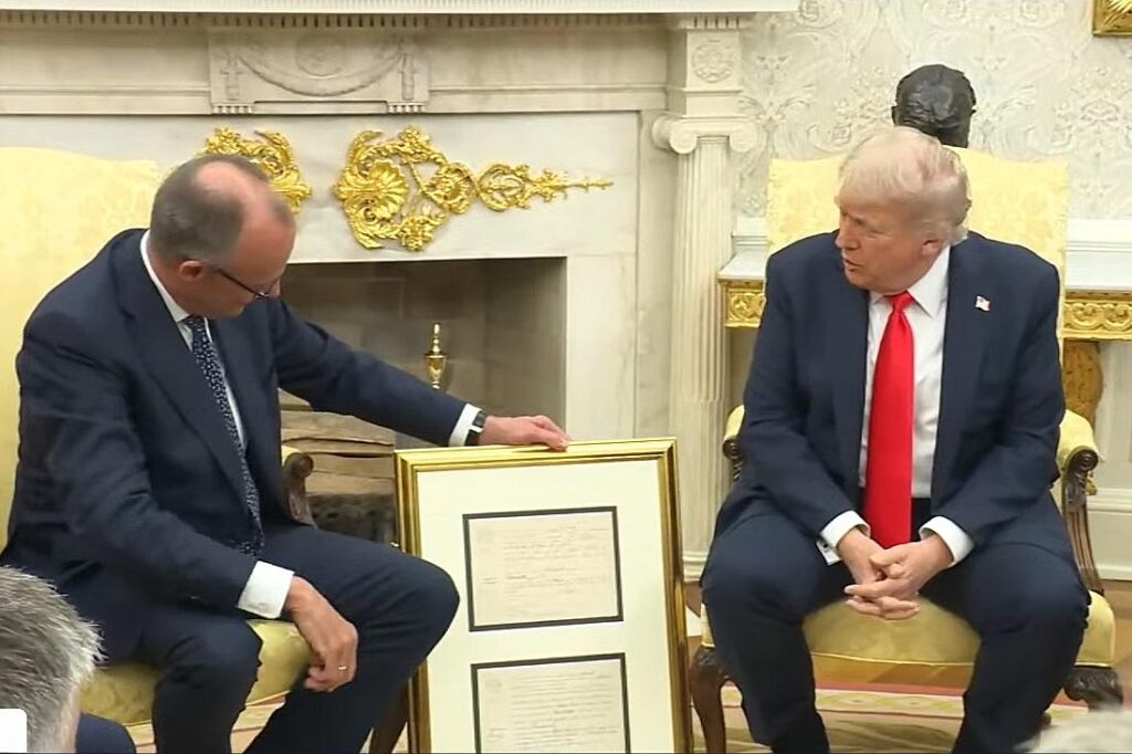 Merz und Trump tauschen im Oval Office Höflichkeiten aus