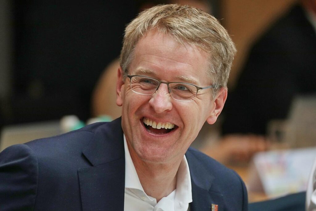 Ministerpräsident überreicht Fördergelder an Kieler Kulturprojekte