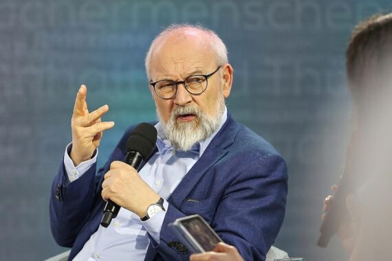 Ein Porträt von Herfried Münkler im Kontext politischer Verantwortung und internationaler Konflikte.