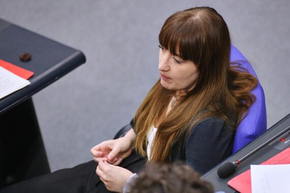 Heidi Reichinnek spricht über ihre Nominierung für das Parlamentarische Kontrollgremium im Bundestag.