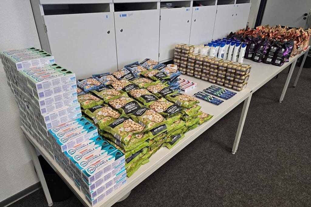 Polizei findet elf Säcke mit Ware unbekannter Herkunft in Auto bei Dülmen