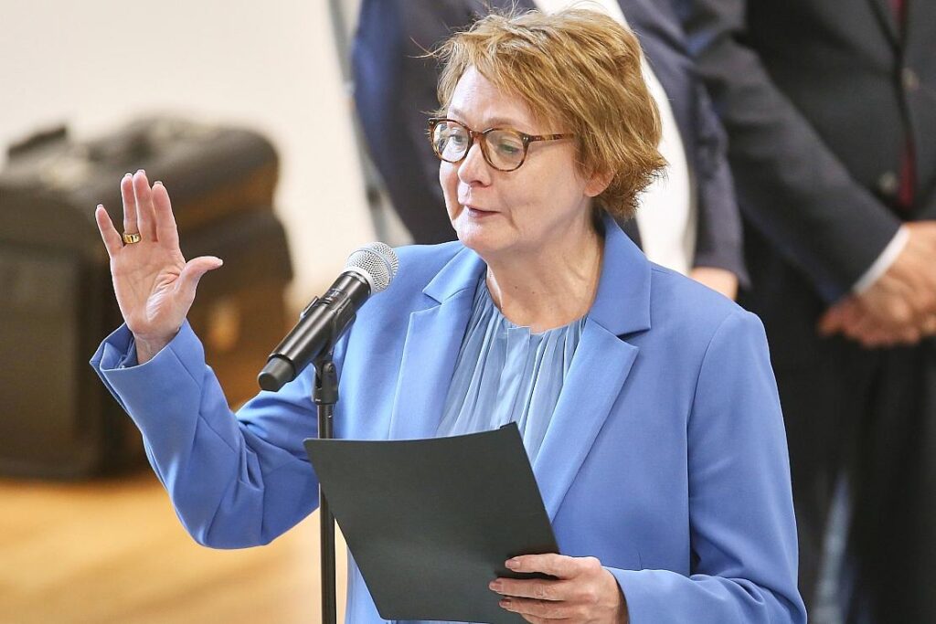 Polizeiakademie Niedersachsen begrüßt 260 neue Anwärter in Oldenburg – Innenministerin Behrens lobt