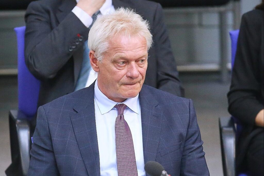 Rainer lässt Ausnahmen vom Mindestlohn weiter prüfen