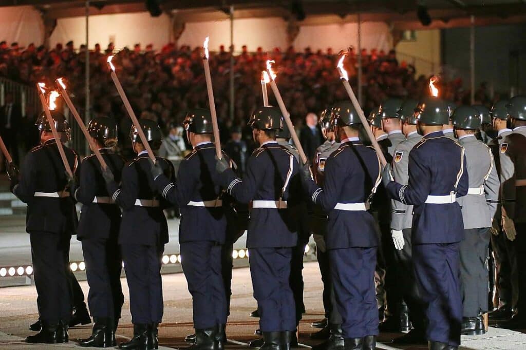 Reichinnek offen für Debatte um Personalausstattung der Bundeswehr