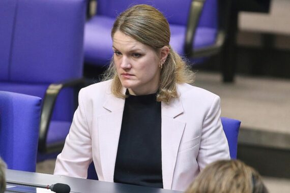 Sonja Eichwede spricht über die Bedeutung des Parlamentarischen Kontrollgremiums und demokratische Vielfalt.