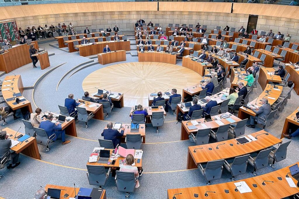 SPD wirft Wüst Missachtung des NRW-Landtags vor