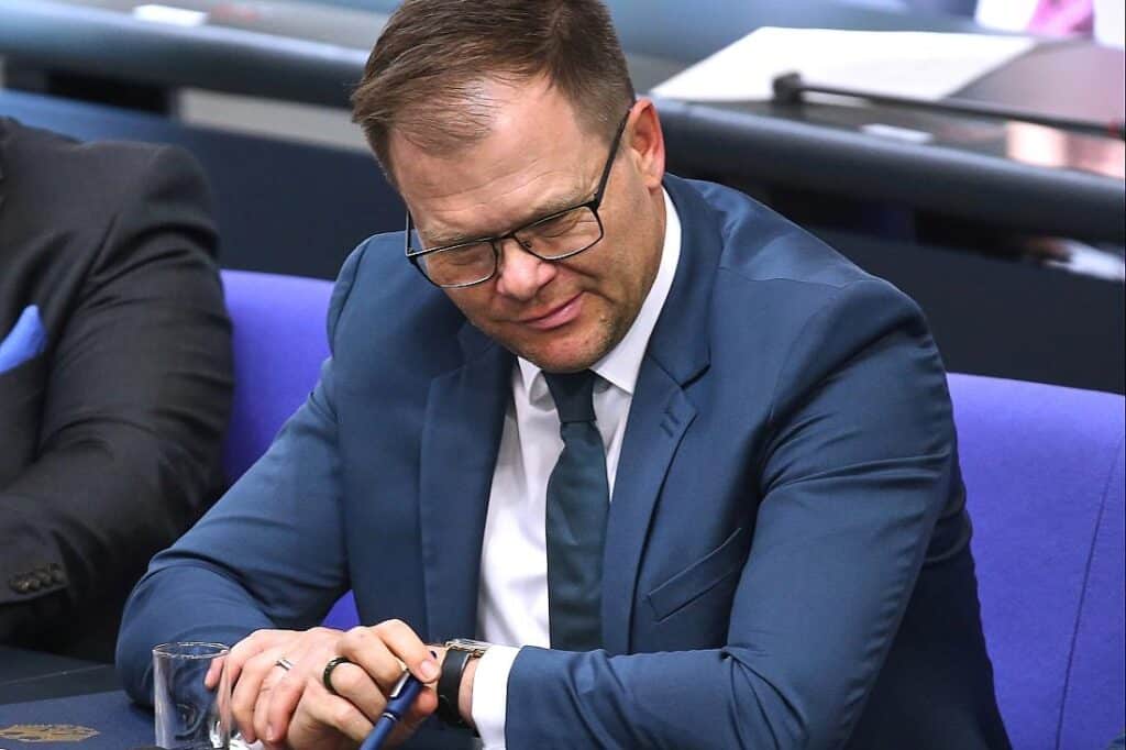 Schneider will Regelungsbedarf für Hitzeschutz prüfen lassen