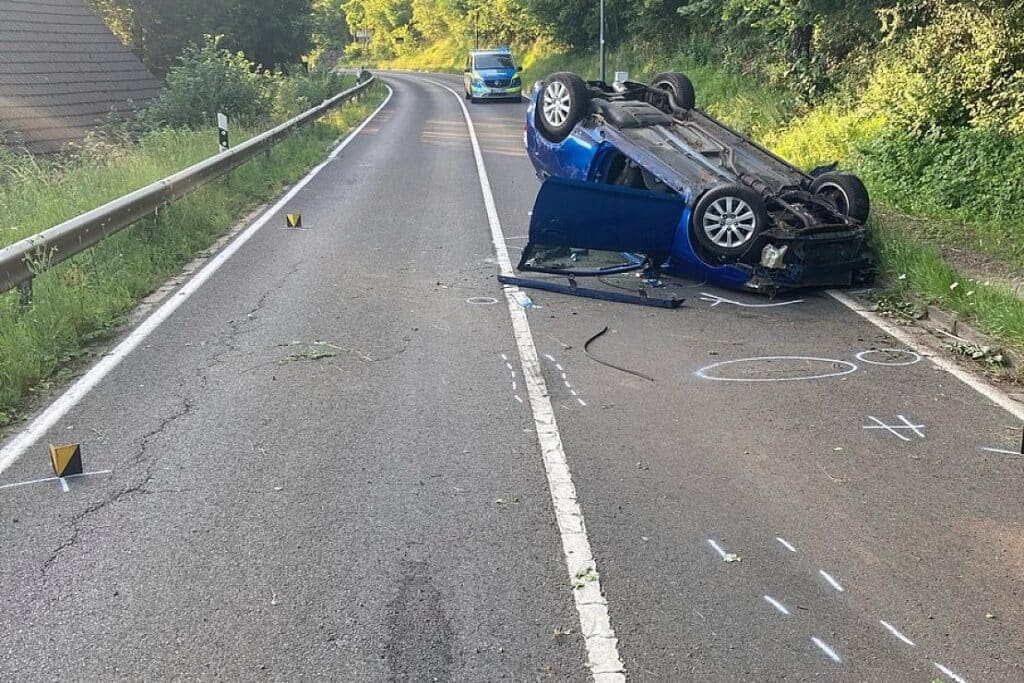 Schwerer Alleinunfall auf Venwegener Straße in Aachen