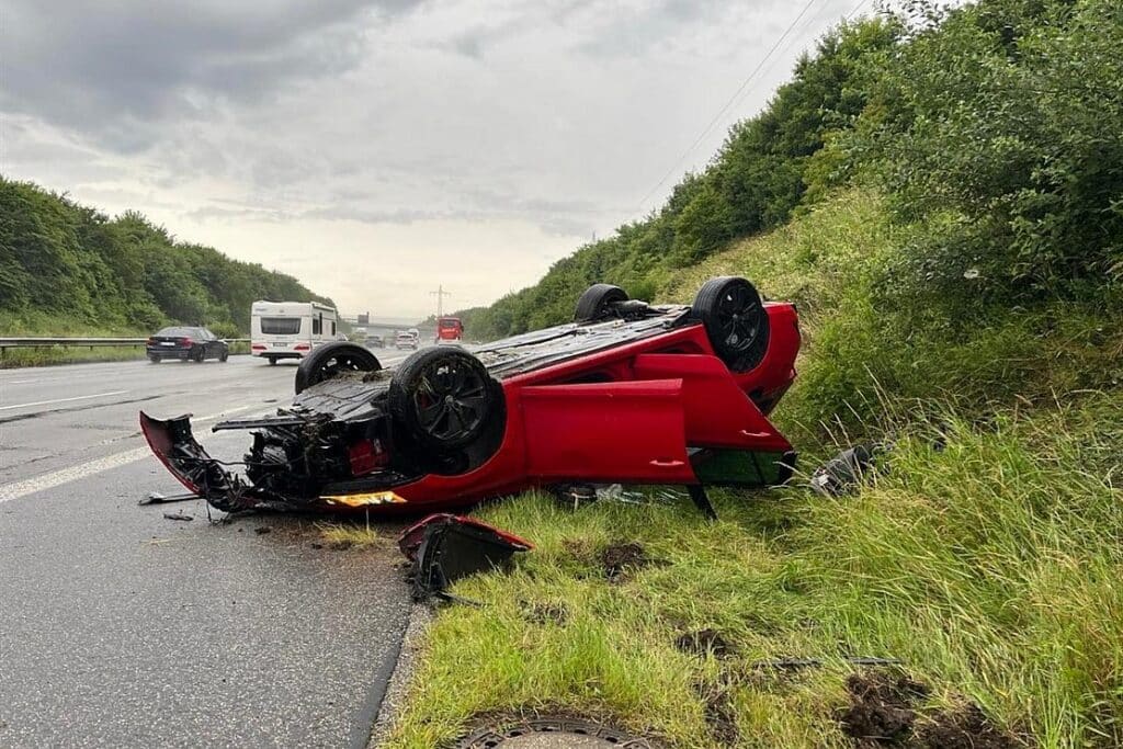 Schwerer Unfall auf A3 bei Krunkel – Kinder leicht verletzt