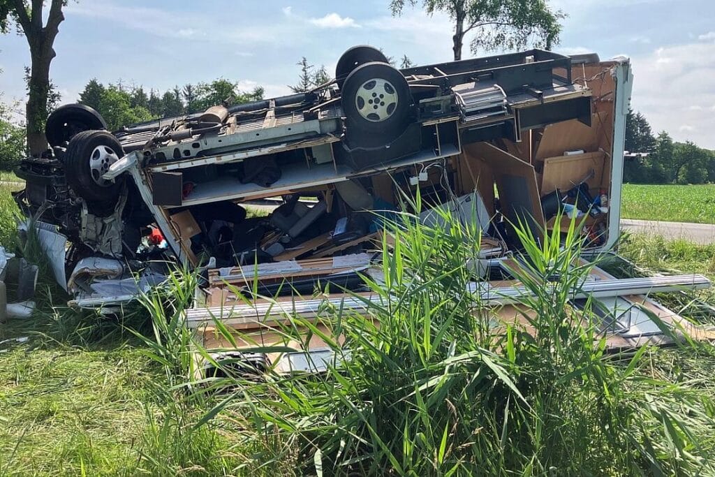 Schwerer Unfall mit Wohnmobil bei Fintel – Beifahrerin schwer verletzt