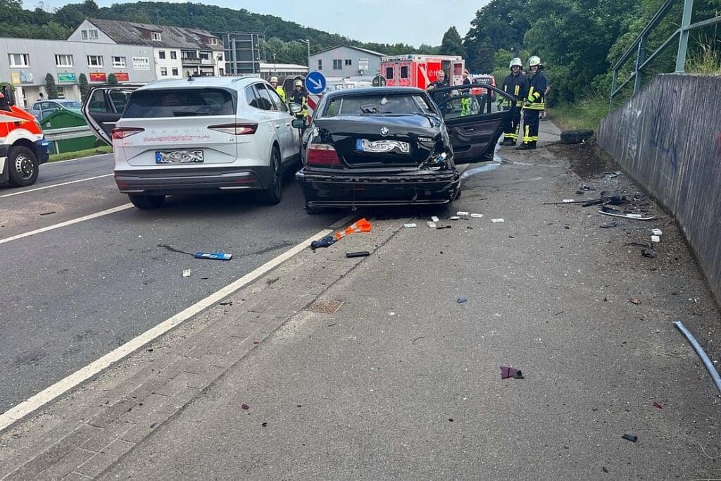 Schwerer Unfall nach illegalem Autorennen in Kürten