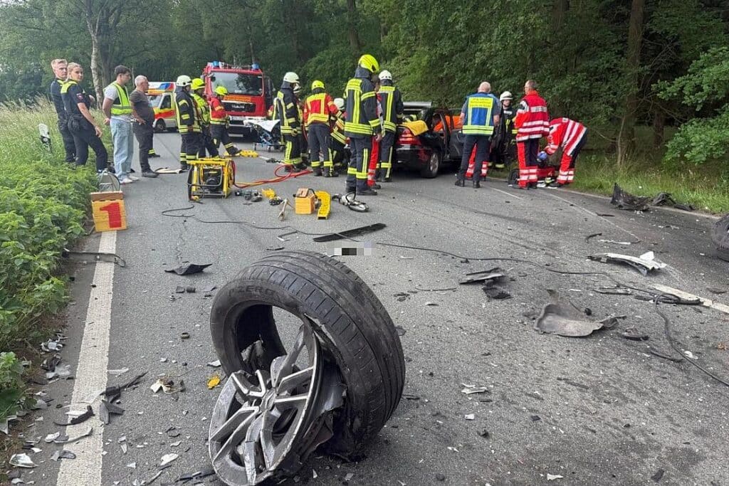 Sechs Verletzte bei schwerem Verkehrsunfall in Bargstedt