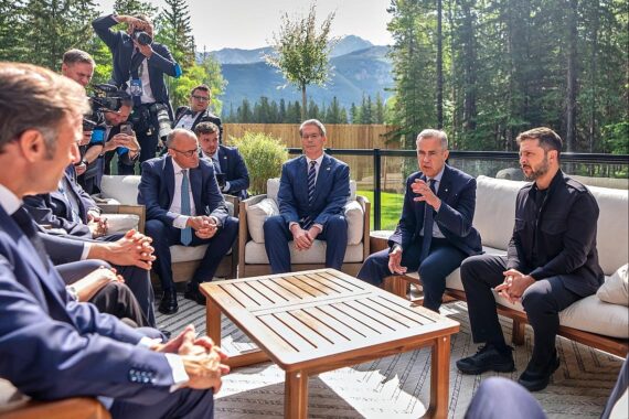 G7-Gipfel: Selenskyj trifft Carney, thematisiert Unterstützung für die Ukraine und neue Sanktionen.
