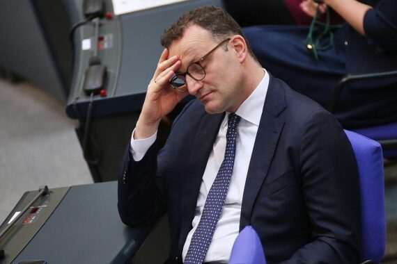 Jens Spahn unter Druck wegen Maskenaffäre: Corona-Beschaffungen, finanzielle Risiken, interne Konflikte.