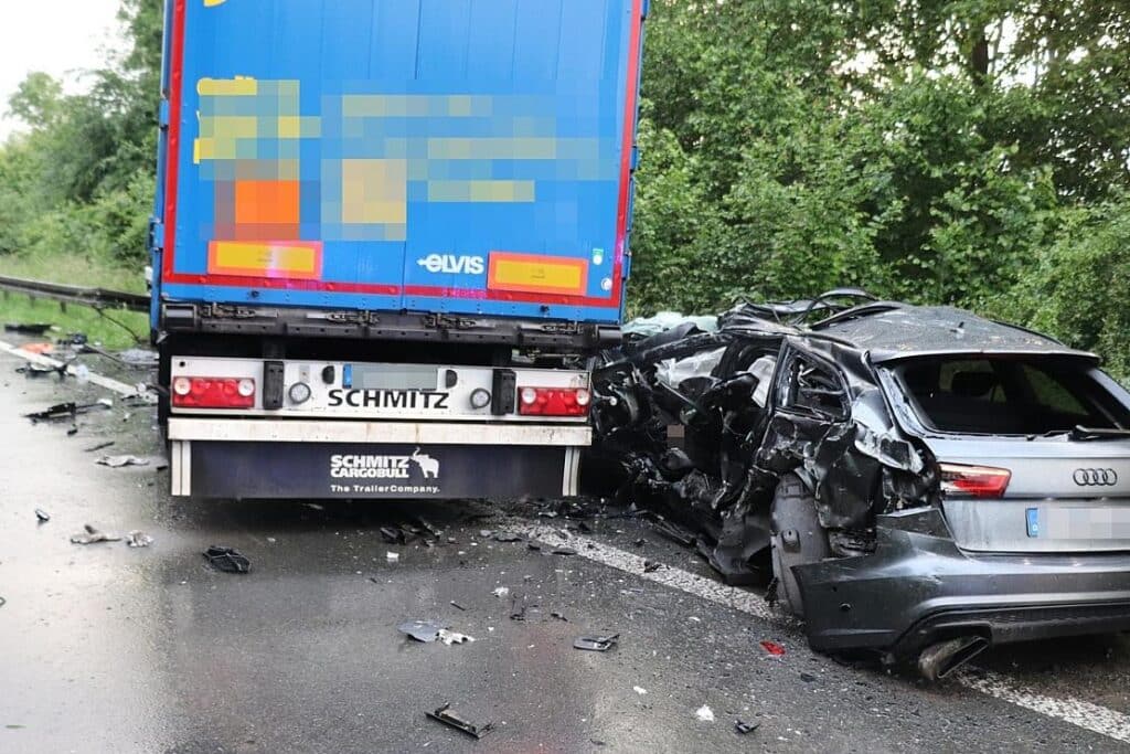 Tödlicher Unfall auf B252 bei Brakel