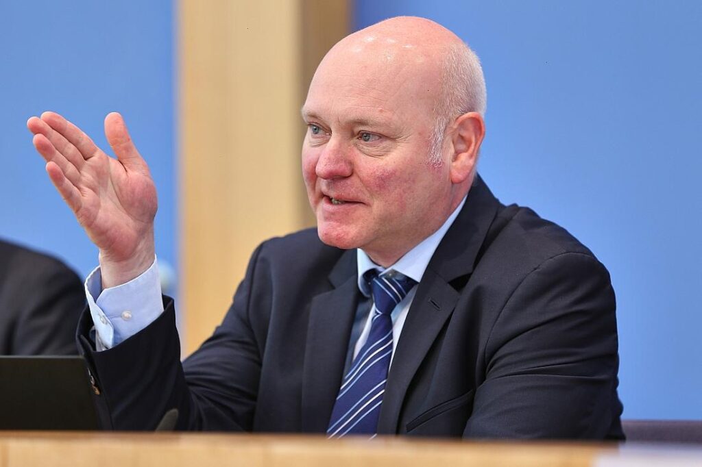 Truger: Mindestlohn notfalls "per Gesetz auf 15 Euro anheben"