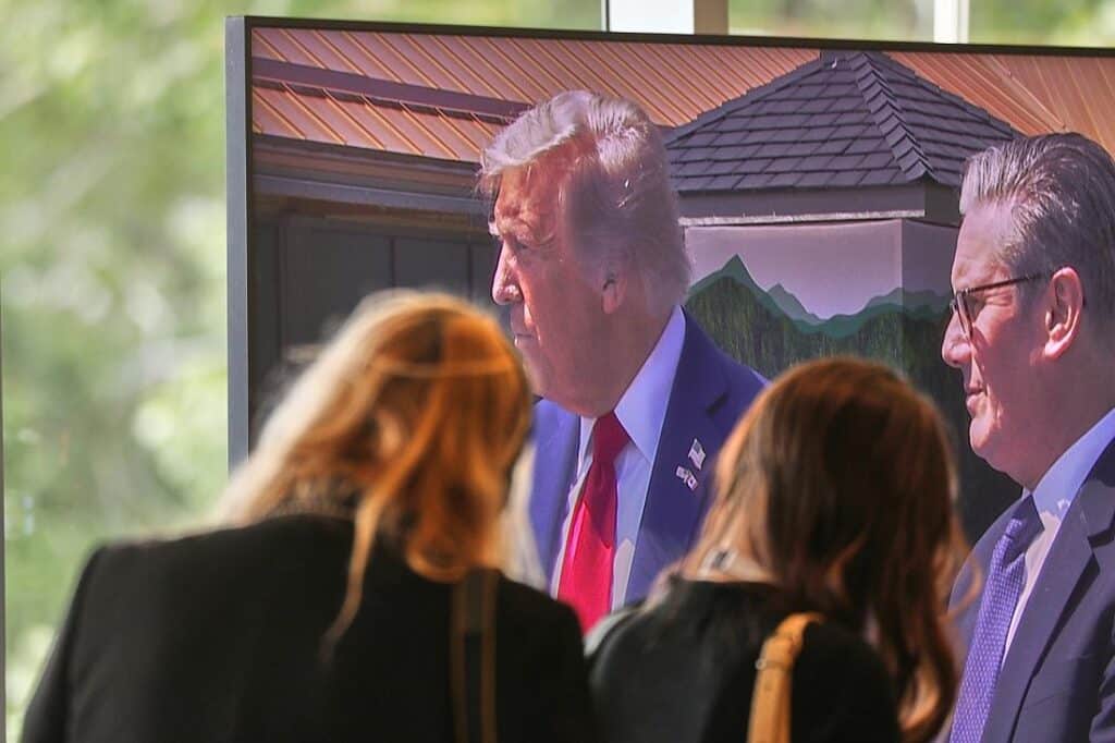 Trump und Starmer unterschreiben Zollabkommen