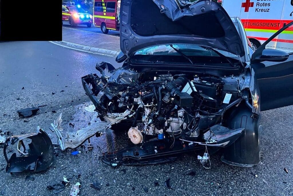 Vorfahrtsmissachtung führt zu schwerem Unfall auf der B428 bei Hackenheim
