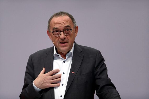 Norbert Walter-Borjans diskutiert neues Grundsatzprogramm für die SPD und deren gesellschaftliche Rolle.