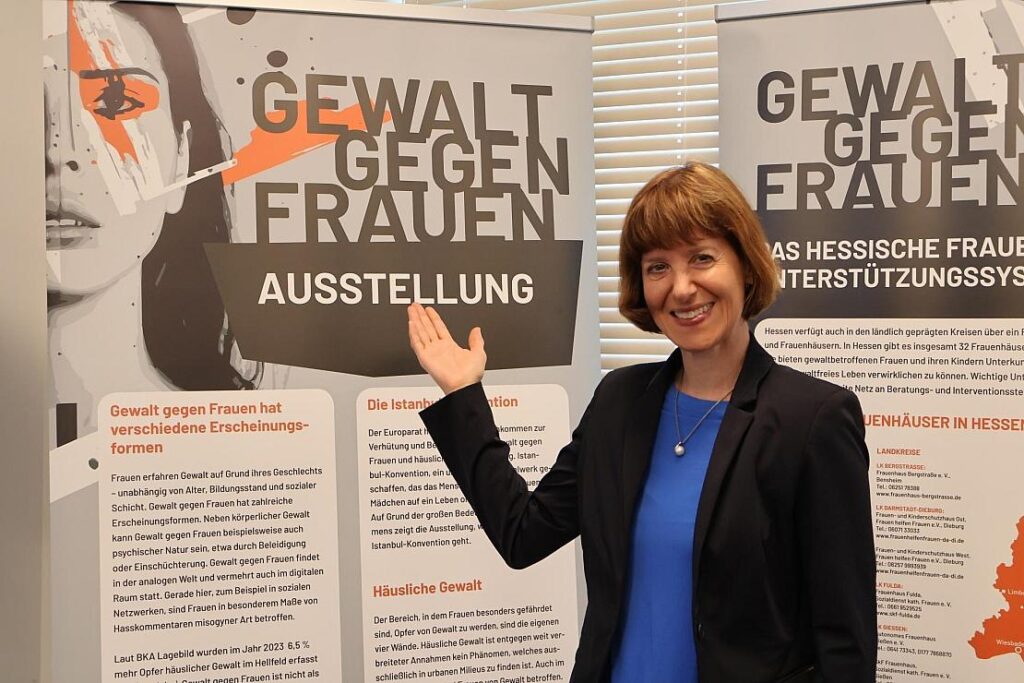 Wanderausstellung zur Gewalt gegen Frauen in Wiesbaden vorgestellt
