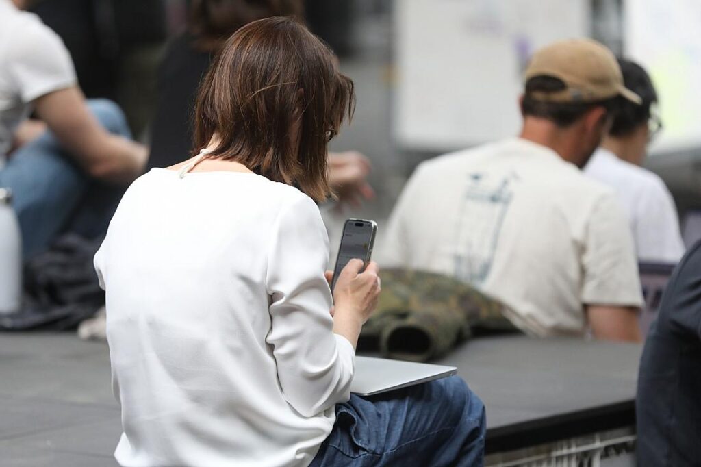 WhatsApp-Chef rechtfertigt Einführung von Werbung