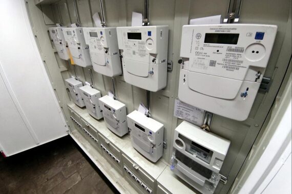 Moderne Stromzähler symbolisieren die aktuelle Debatte um Stromsteuersenkungen und Energiekostenentlastung in Deutschland.