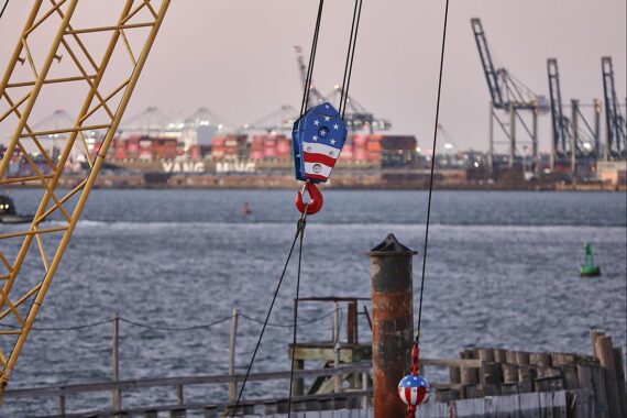 Industrieanlagen in Deutschland, symbolisierend Handelsabkommen und Energiefragen zwischen EU und USA.