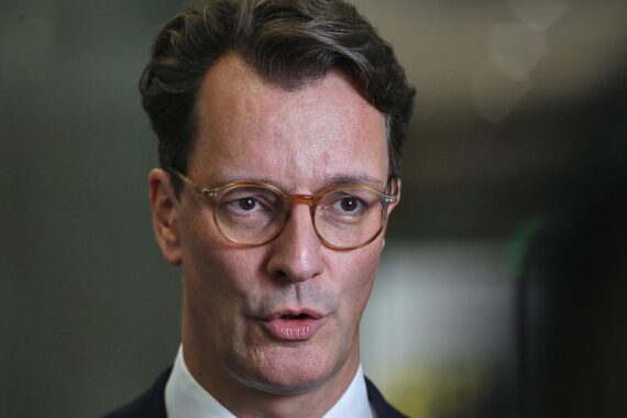 Hendrik Wüst kritisiert Lars Klingbeil wegen fehlender Stromsteuersenkung und Koalitionsbruch.