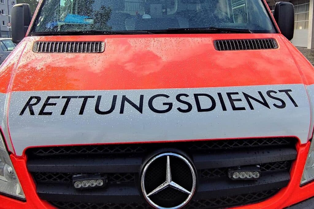 61-Jähriger in Bochumer Parkhaus zwischen Autos eingequetscht