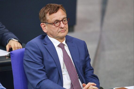 Kay Gottschalk diskutiert Kompromisse für eine mögliche Koalition zwischen AfD und Union in Berlin.