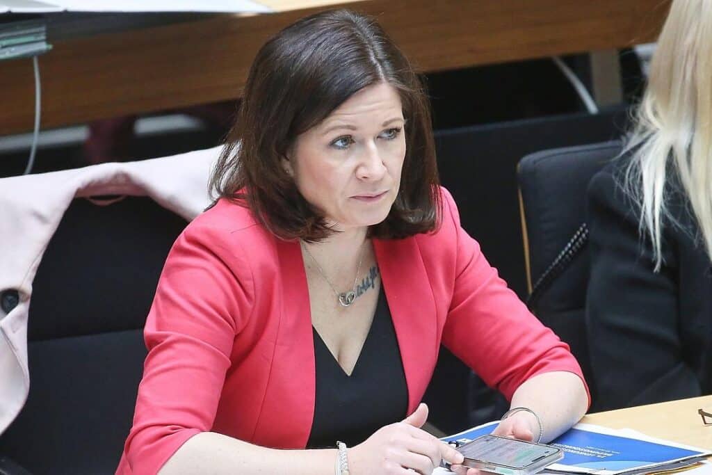 Berlin erweitert Sprechzeiten des Sorgentelefons zur Zeugnisvergabe