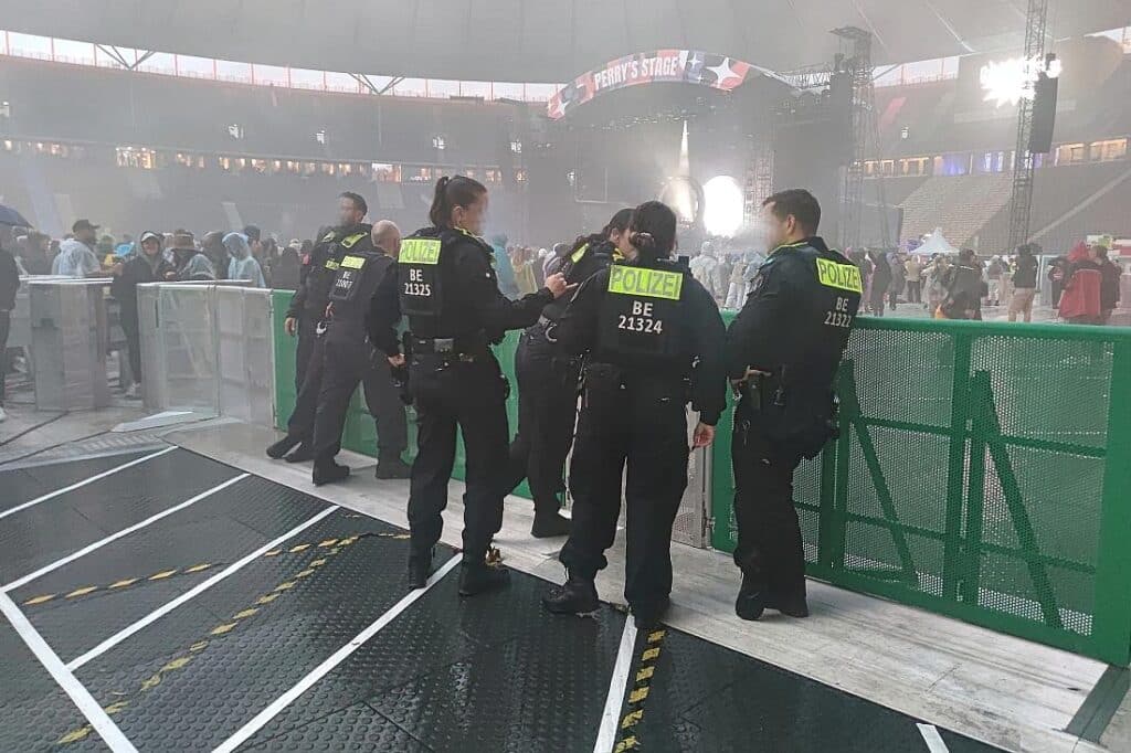 Berliner Polizei mit langem Partywochenende vorerst zufrieden