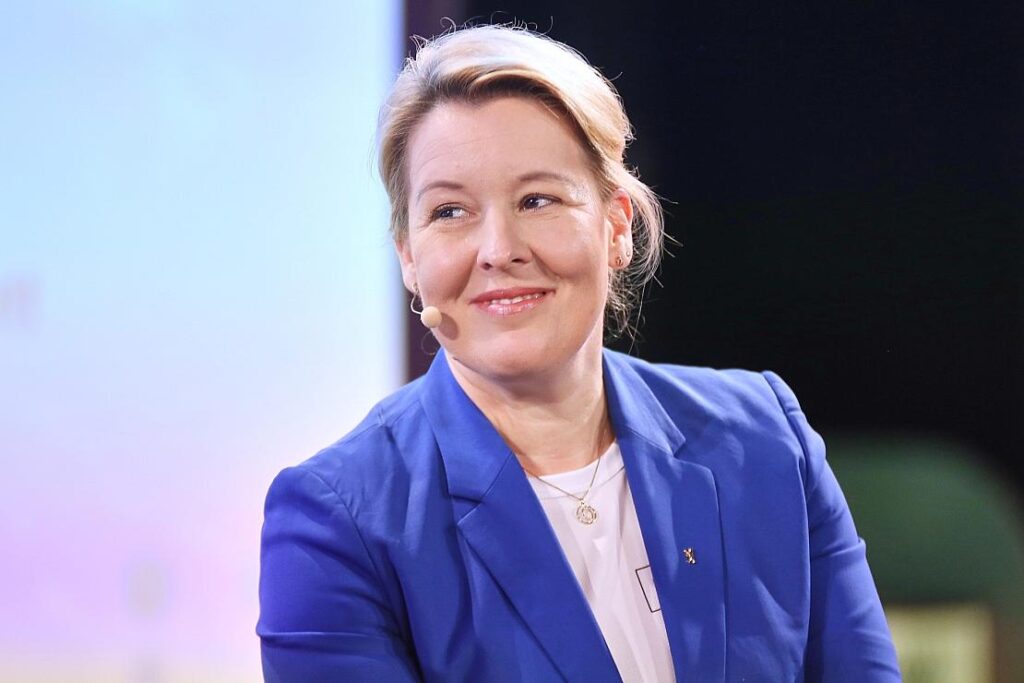 Berliner Senat stellt 10-Punkte-Plan für Zentren vor