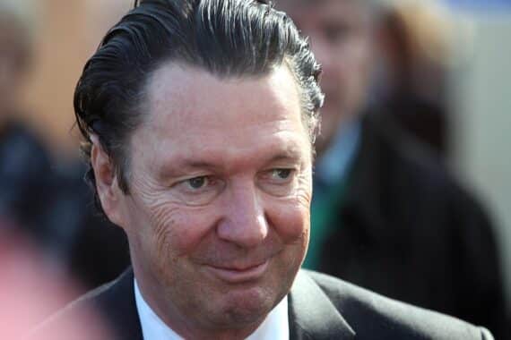 Martin Suter diskutiert KI, Arbeit und Kreativität in der heutigen Gesellschaft.