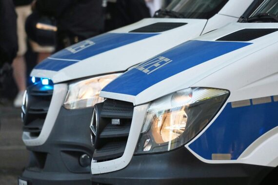 E-Scooter-Verfolgung: betrunkener Fahrer flüchtet vor Polizei und wird schließlich gestellt.