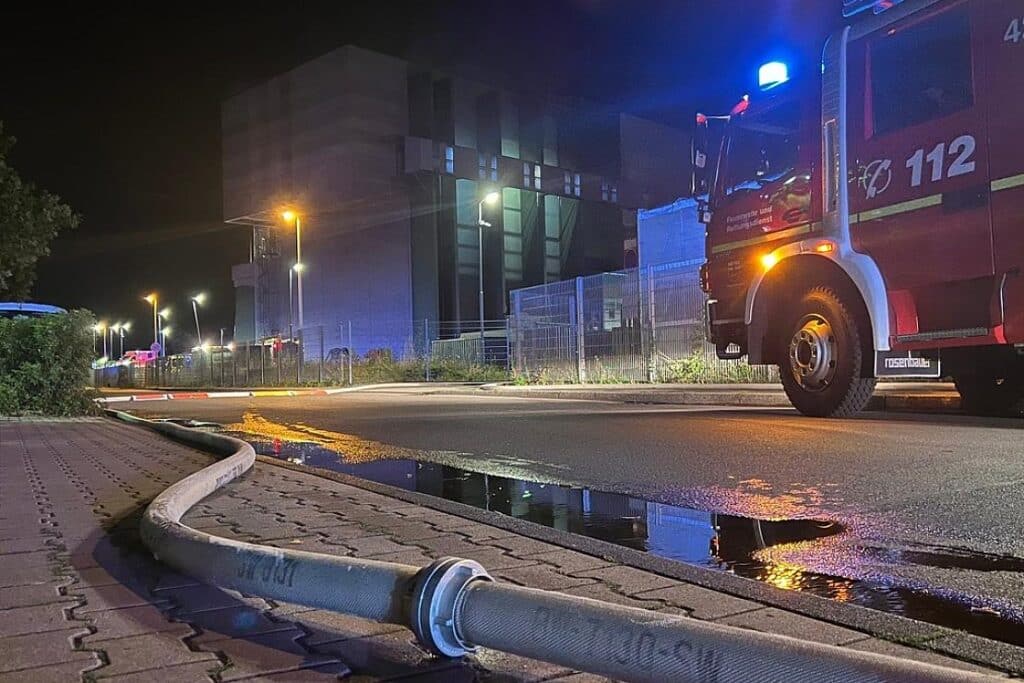 Brand in Bonner Müllverbrennungsanlage löst Großeinsatz aus