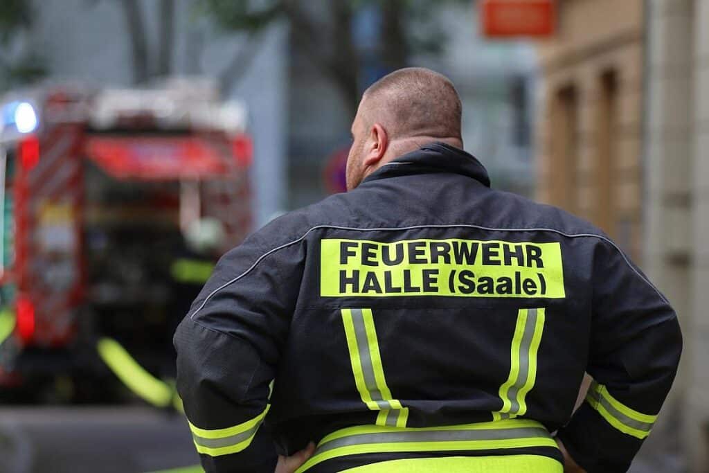 Brand in Mehrfamilienhaus in Halle