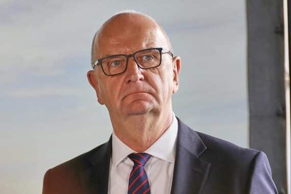 Dietmar Woidke trifft SED-Opferverbände zur Förderung der Erinnerungskultur und Bildungsinitiativen.