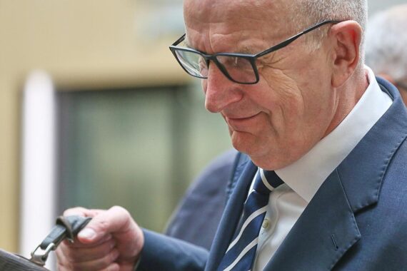 Dietmar Woidke empfängt rumänische Botschafterin zum Gespräch über bilaterale Beziehungen in Potsdam.