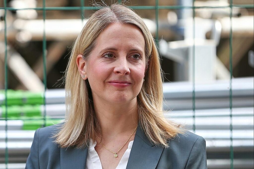 Bundesministerin Hubertz lobt digitale Baugenehmigung