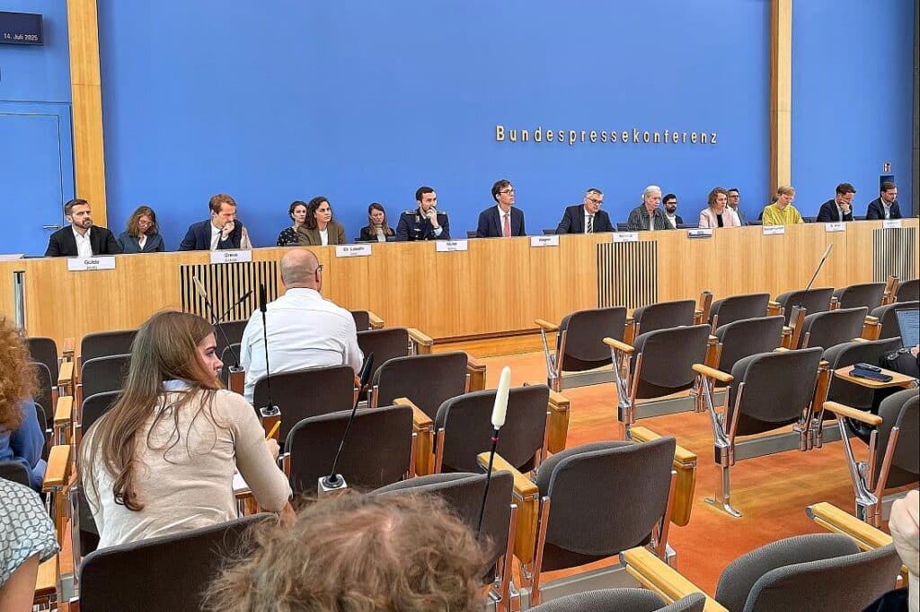 Bundesregierung nimmt Steinmeier-Kritik "mit Respekt zur Kenntnis"