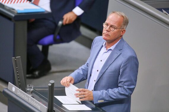 CDU-Politikerin kritisiert Frauke Brosius-Gersdorfs Nominierung als Verfassungsrichterin und fordert Reformen.