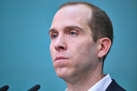 Dennis Thering auf Parteitag: CDU fordert Stromsteuersenkung zur Entlastung von Haushalten und Unternehmen.