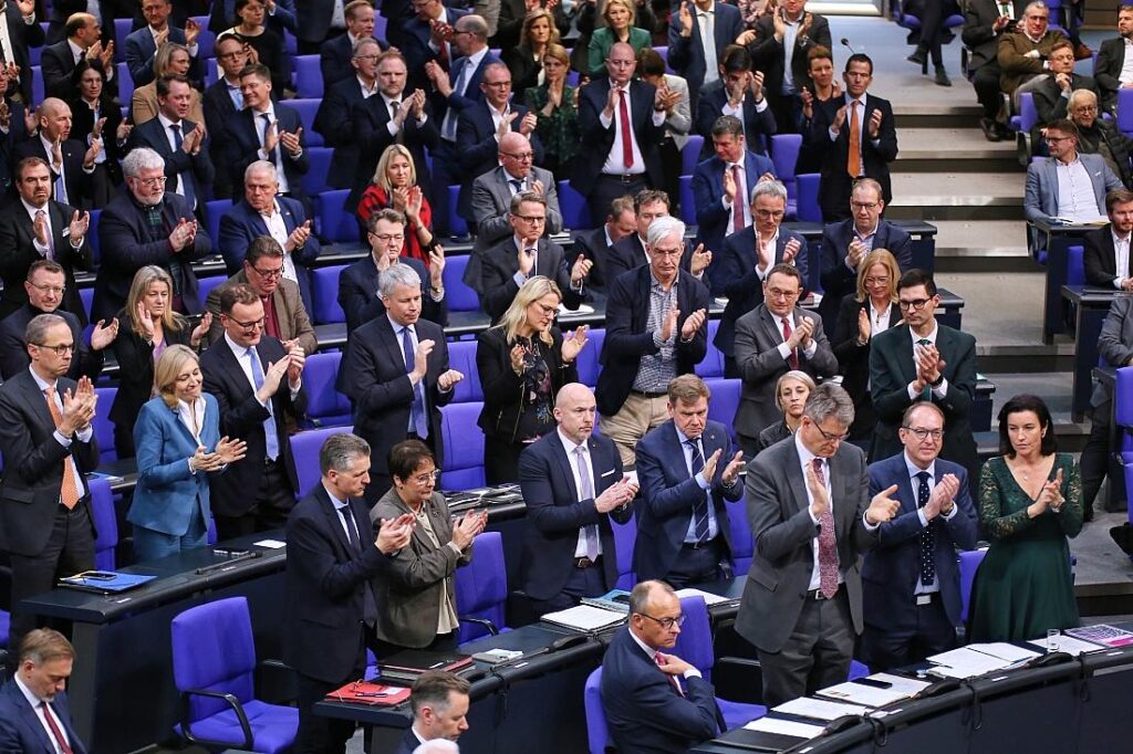 Chefgehälter: Transparency tadelt Geheimhaltung bei Union und SPD