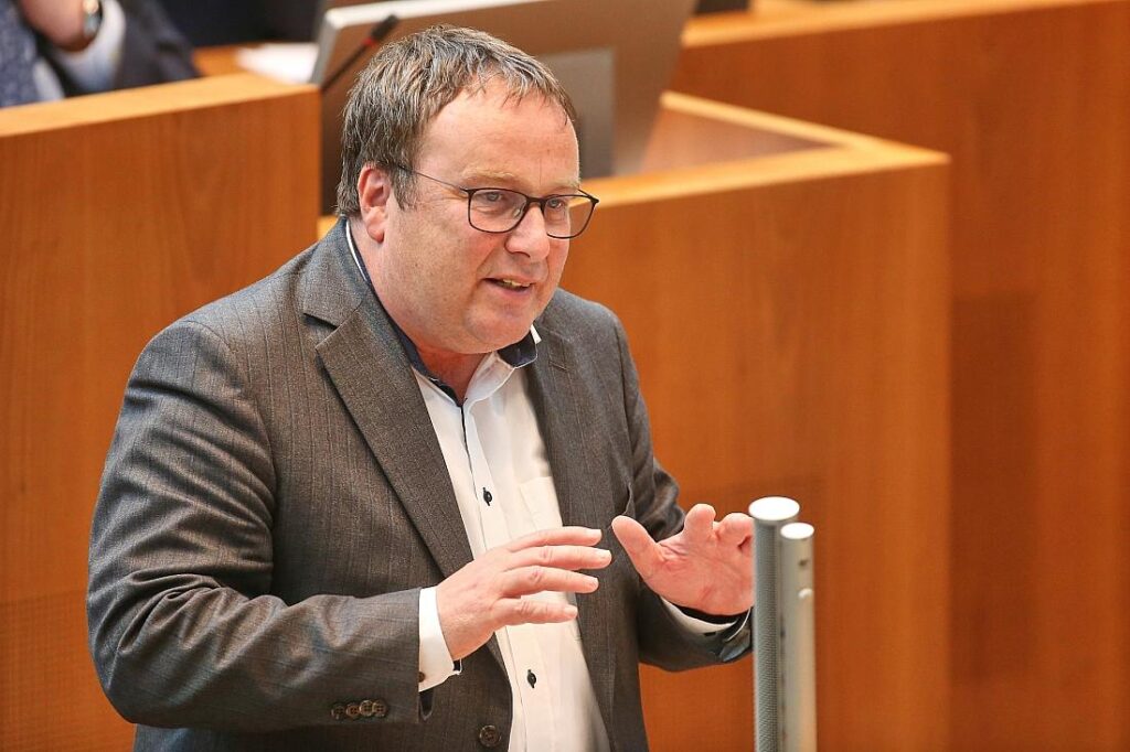 Deutschlandticket: Krischer reicht Kopplung an Inflation nicht