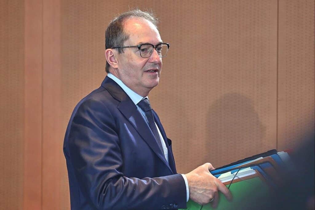 Dobrindt kündigt Initiative zur "Härtung" von EU-Asylsystem an