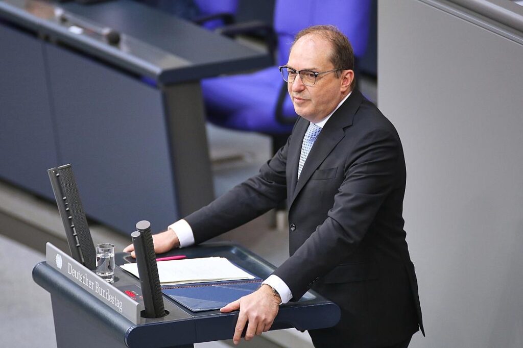Dobrindt verspricht Ausbau der Cyberabwehr