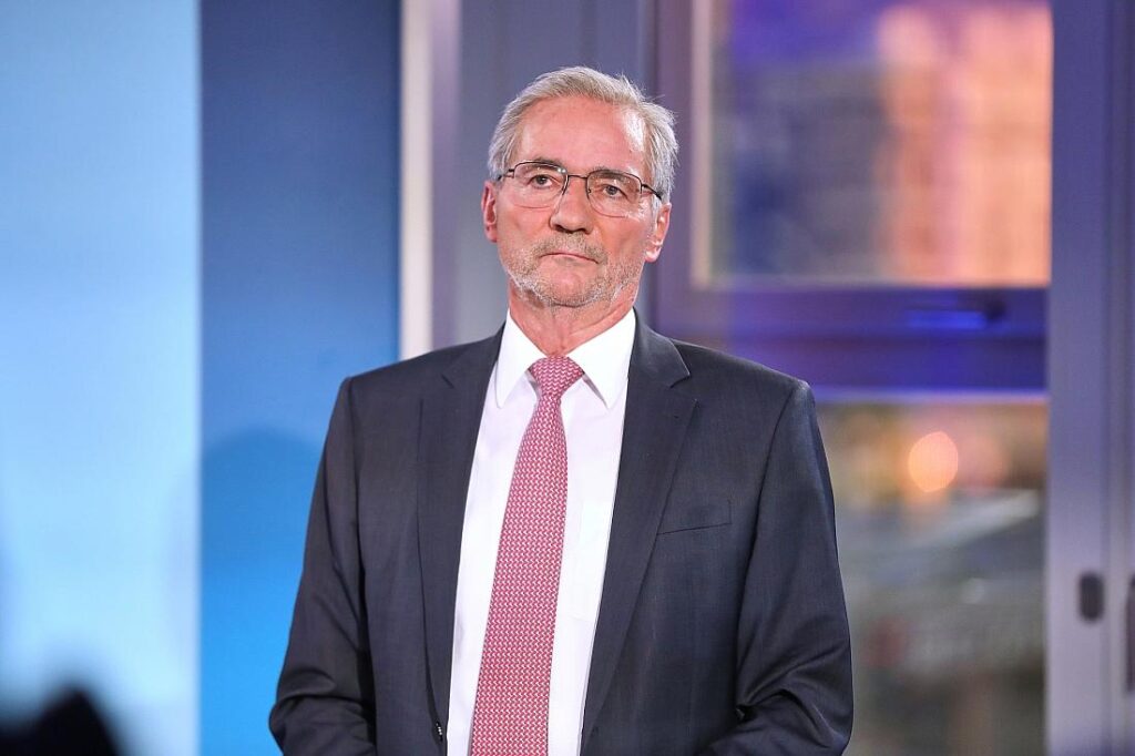 Ex-SPD-Chef Platzeck verteidigt Moskau-Reisen