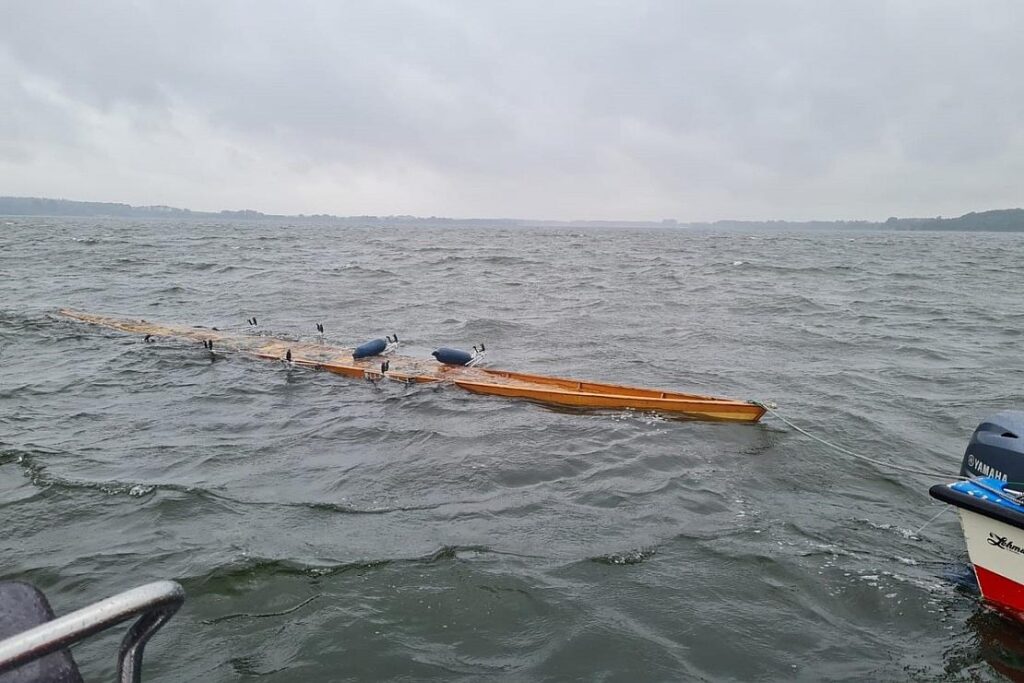 Fünf Ruderer nach Bootskentern auf der Binnenmüritz gerettet